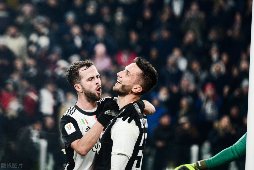 一脚出球 一脚出球